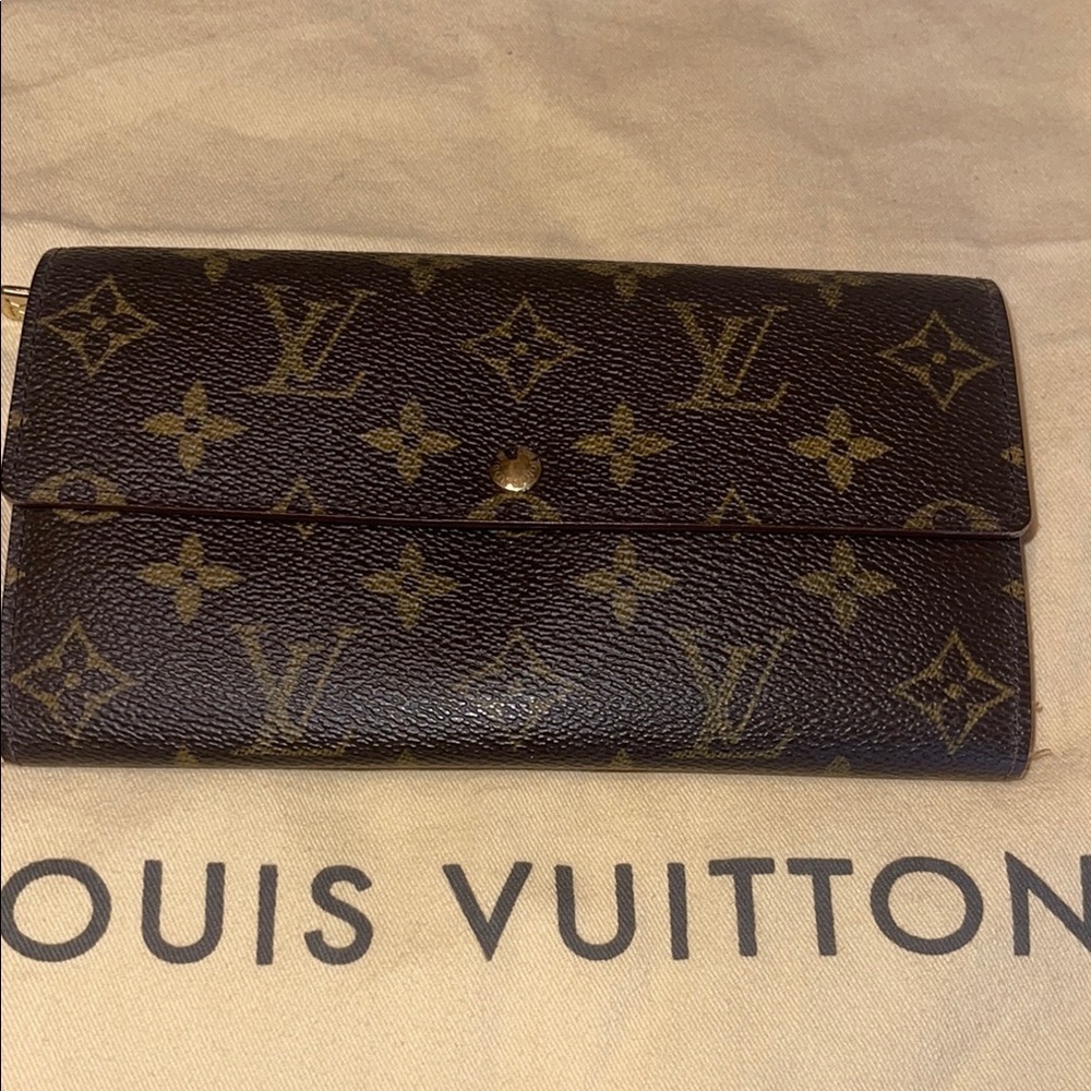 Louis Vuitton Brown Wallet with Monogram Pattern and Gold Hardware # TH1927